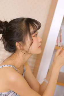 揉着我的奶从后面进去视频